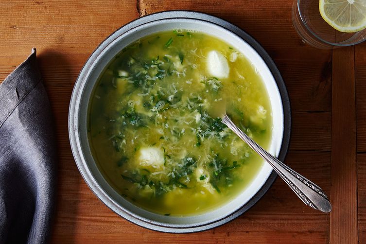 b169d7f4-d1e9-42f9-933e-01f2b221e11a--2014-1216_spinach-parmesan-egg-drop-soup-318